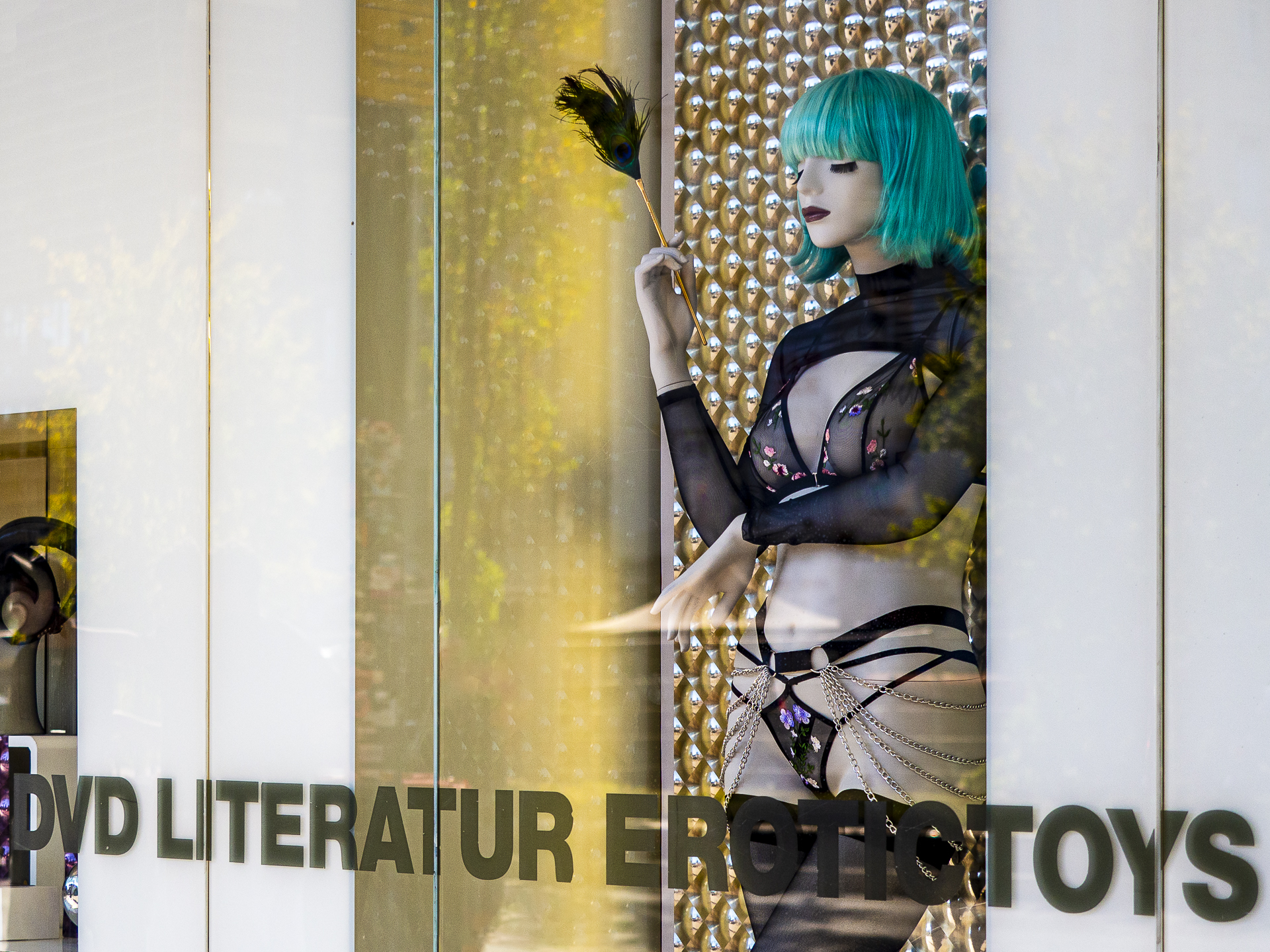 Auf St. Pauli gibt es Frauen als Spielzeug!